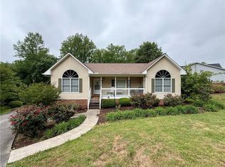 124 Hunter Cir, Wilkesboro, NC 28697