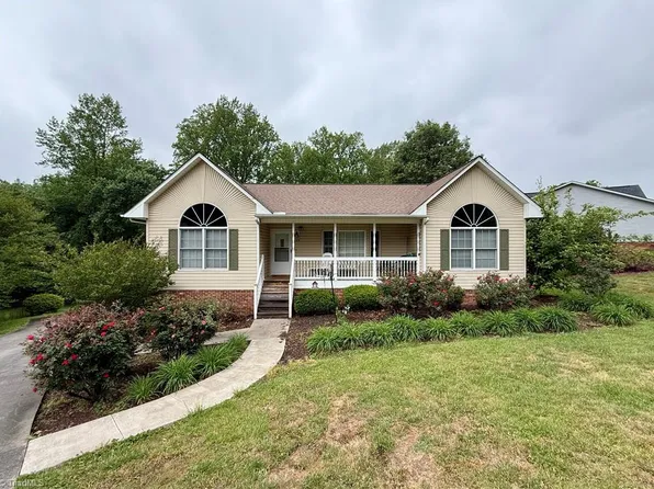 124 Hunter Cir, Wilkesboro, NC 28697