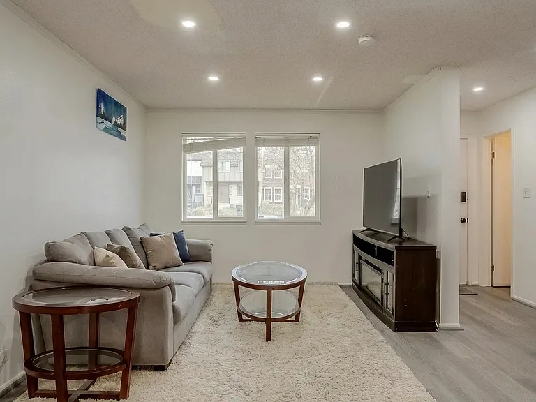 11646 Lincoln St — Photo 57