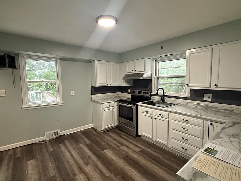 401 Hyde Park Dr — Photo 6