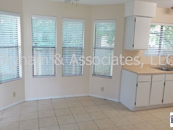 4th image of 411 Cypress Ln
