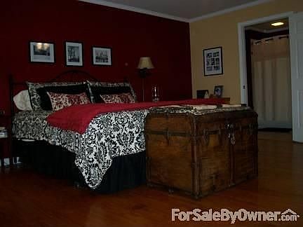 Master Bedroom : 18 x 20 with attached bath