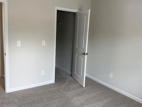 5th image of 34 Hemlock Ct