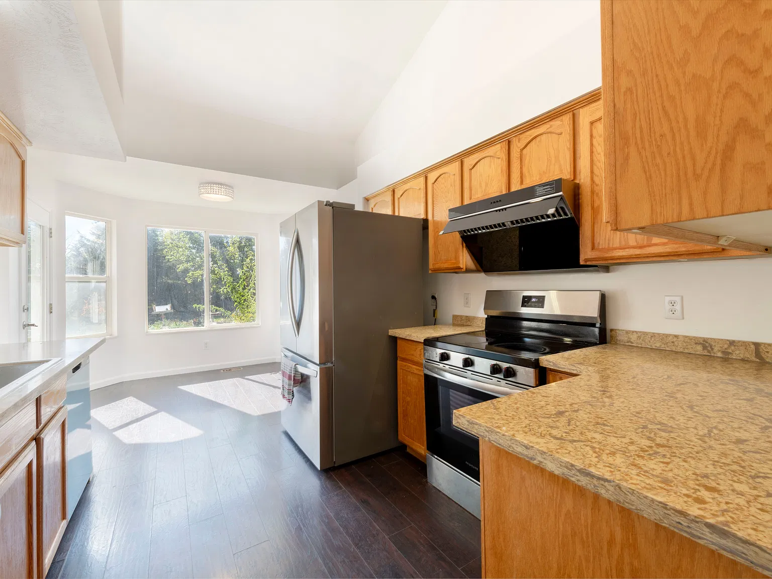 3 bed, 3000 sqft, $2,800 — Photo 4