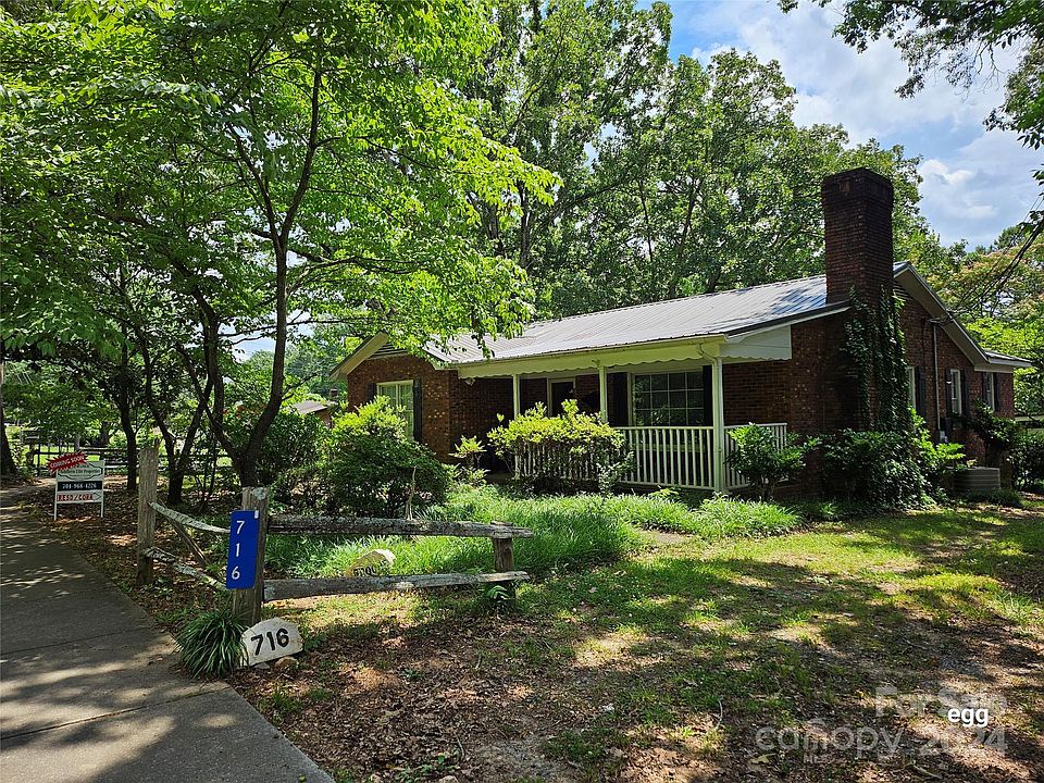 2nd image of 716 Old Providence Rd