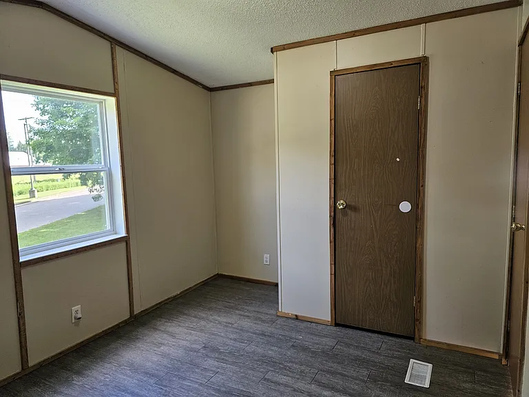 2096 N State Rd #48 — Photo 8