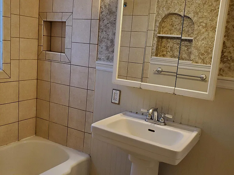 412 N Magnolia St — Photo 15