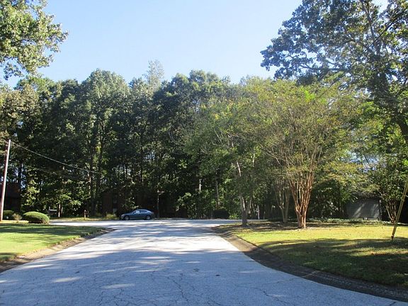 4th image of 292 Sherbrook Ct NW