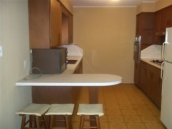 4th image of 210 Benny Ave