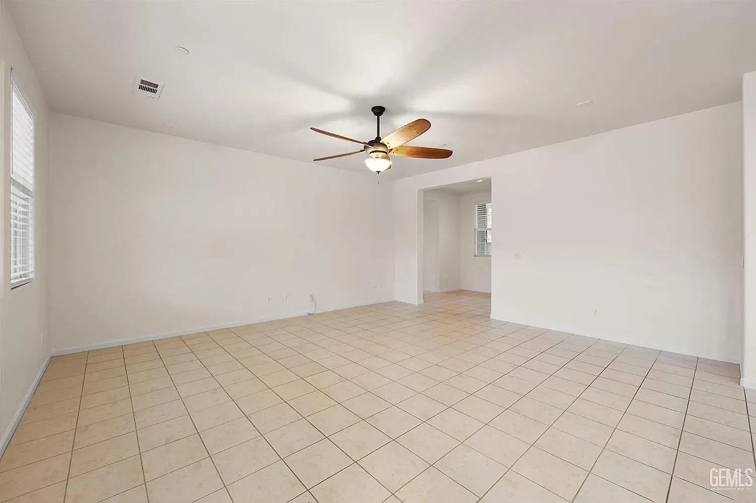 4 bed, 2038 sqft, $2,695 — Photo 4