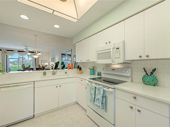 5th image of 26721 Clarkston Dr #103