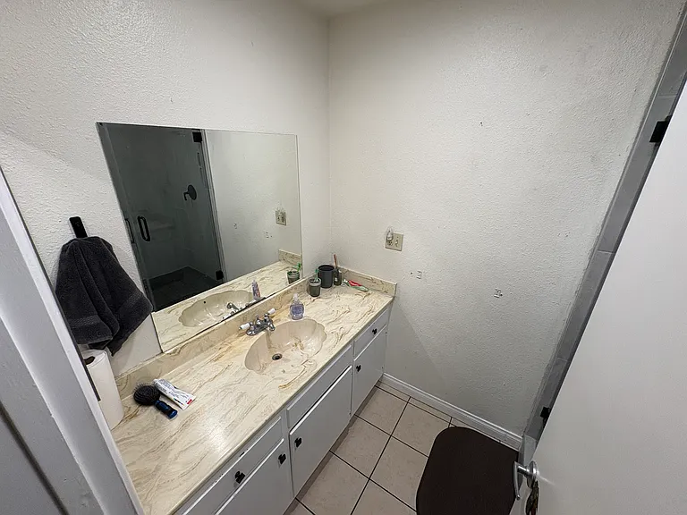 9737 Saloma Ave — Photo 5