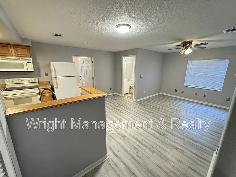 545 Pine St — Photo 3