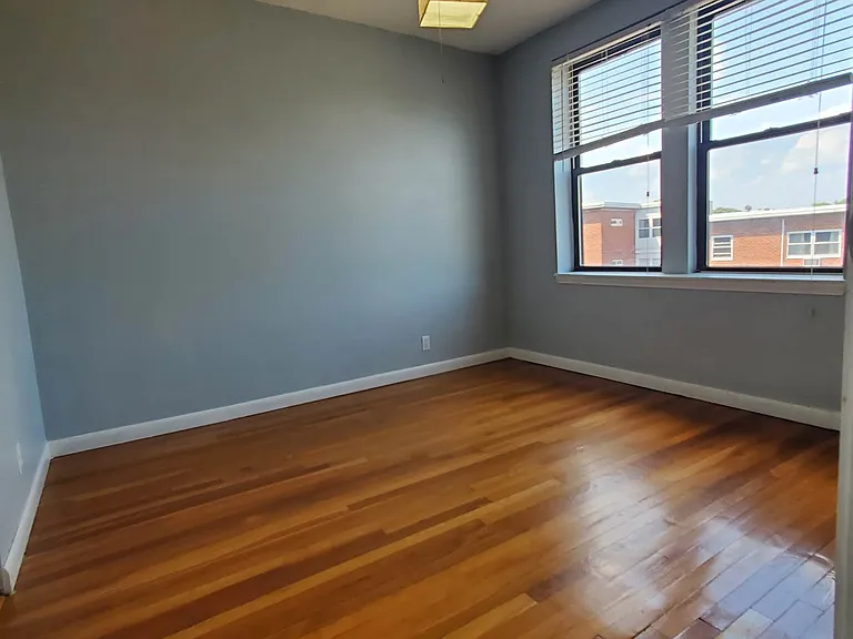 317 Summit Ave #6 — Photo 2