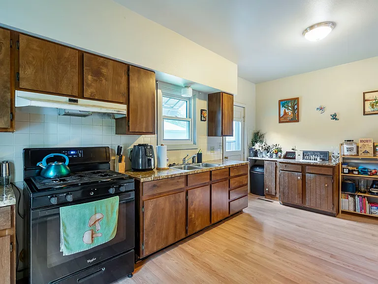 331 N Loomis Ave — Photo 17