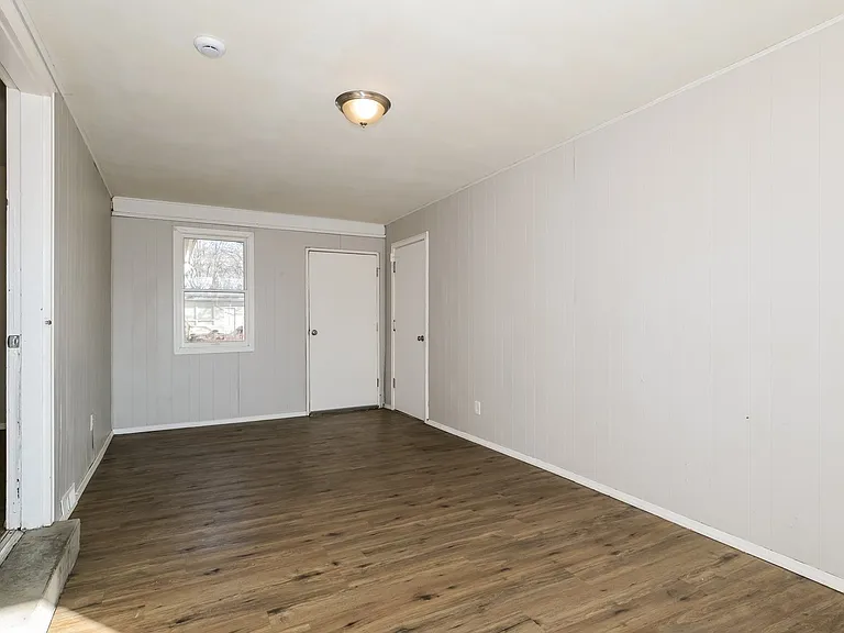 490455_018_living_room_13576962.jpg