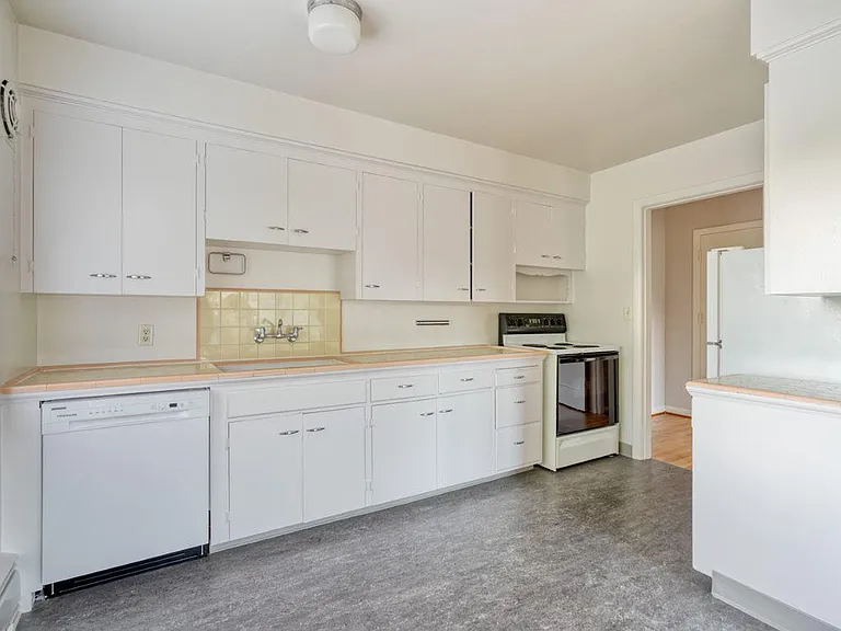 2244 NW Overton St #5 — Photo 2