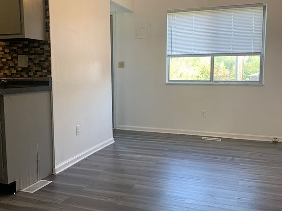 4th image of 3012-3022 Benchwood Dr #3018