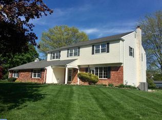 5 Bankers Dr, Washington Crossing, PA 18977