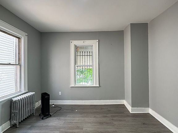 5th image of 1035 Morris St #2B
