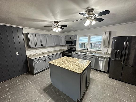 5th image of 1137 Beachwood Blvd