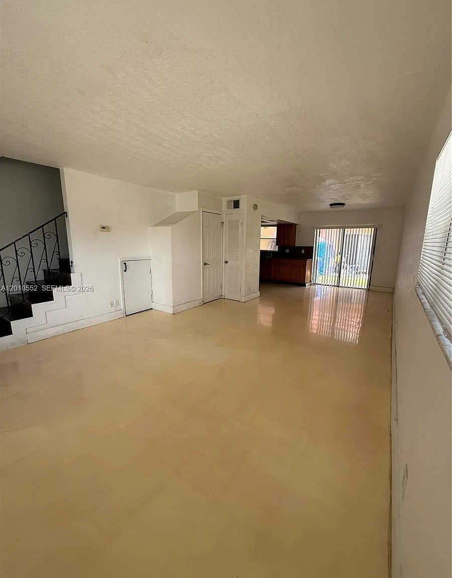 Royal Oaks Townhouse 9 Co — Photo 4
