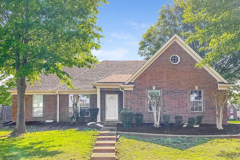 3 bed, 2.0 bath, 1490 sqft, $1,945 — Photo 1