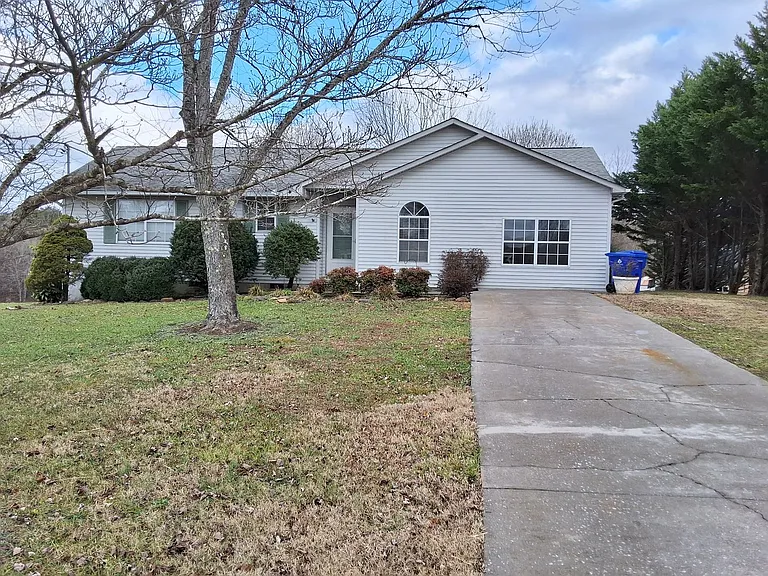 916 Chris Rd — Photo 1