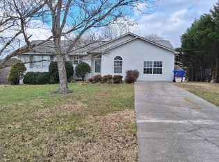 916 Chris Rd, Strawberry Plains, TN 37871