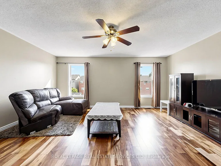 100 Georgian Dr — Photo 32