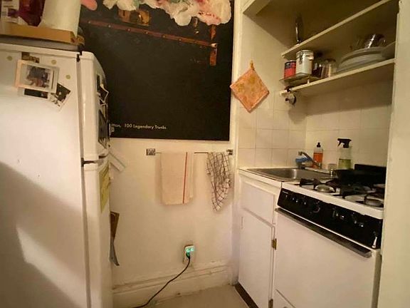 5th image of 274 Gates Ave APT 4