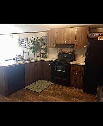 3rd image of 1031 Lake Breeze Dr