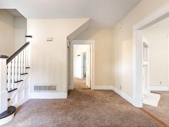 5th image of 301 Fry St