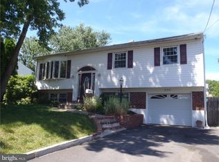445 Patton Dr, Warminster, PA 18974