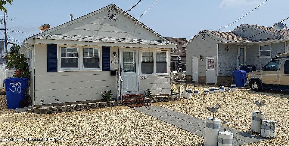 1st image of 212 Dellmuth Ave