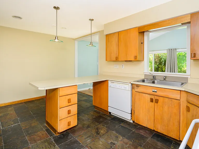 117 N Hillsdale Dr — Photo 8