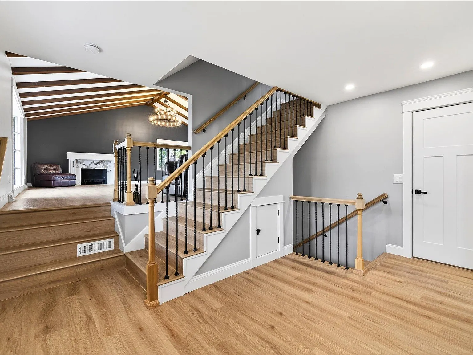 4 bed, 3.5 bath, 3255 sqft, $4,400 — Photo 4