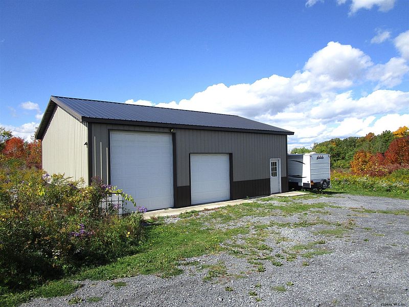 3rd image of 833 OAK HILL Road