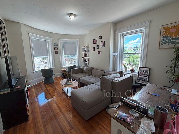 2nd image of 1381 Commonwealth Ave APT B
