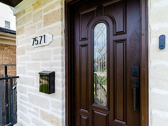 4th image of 7571 W Palatine Ave