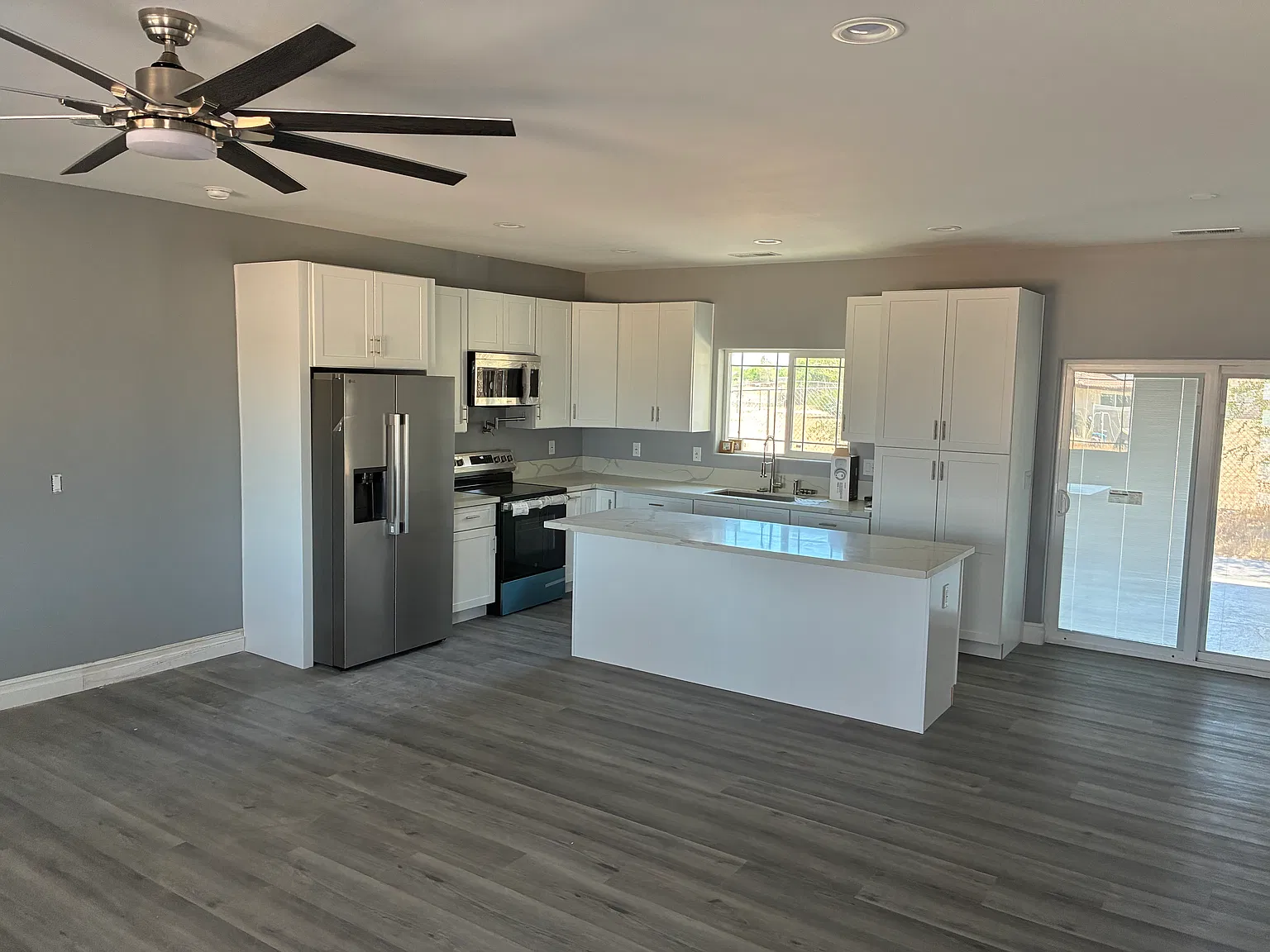 3 bed, 1200 sqft, $2,500 — Photo 3