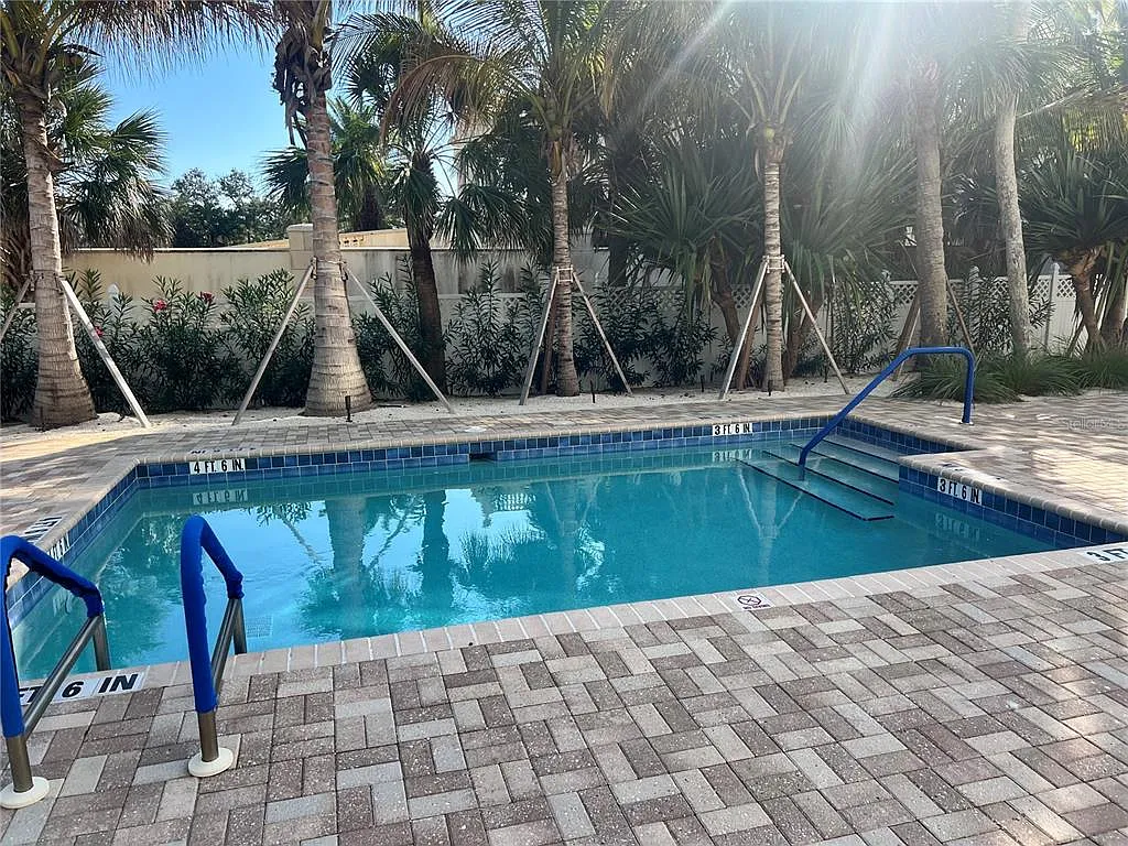 2 bed, 2.0 bath, 1200 sqft, $7,920 — Photo 2