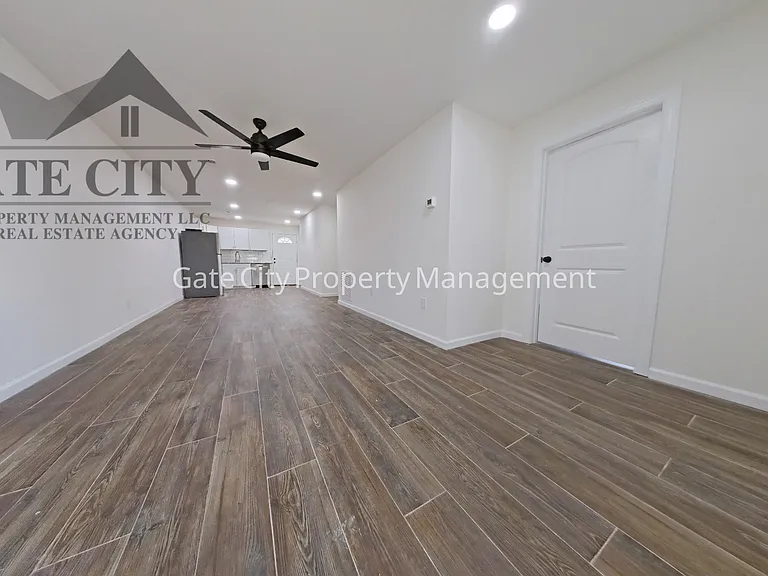 213 Marshall St — Photo 4
