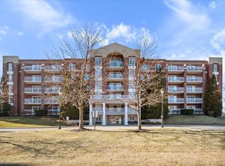 7071 W Touhy Ave APT 403, Niles, IL 60714