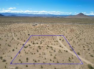 18 Quarry Rd, Apple Valley, CA 92307