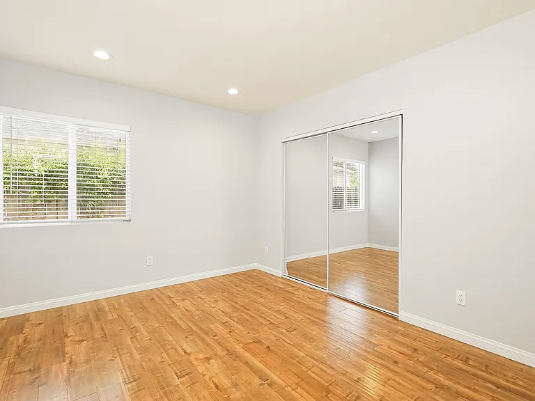 6528 Beeman Ave — Photo 6
