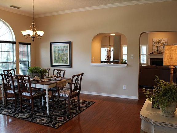 2nd image of 2616 Creekside Way