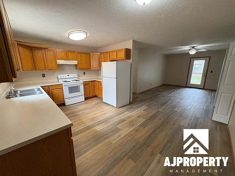 925 S Newcomb Ave #18 — Photo 5