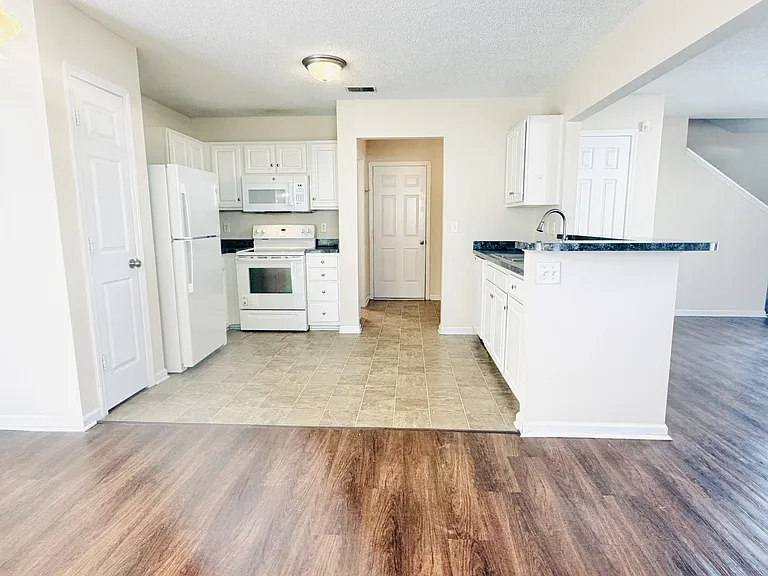 5 Elders Pond Ct — Photo 5