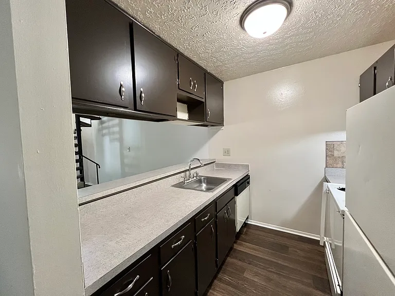 Glenview Apartments — Photo 60
